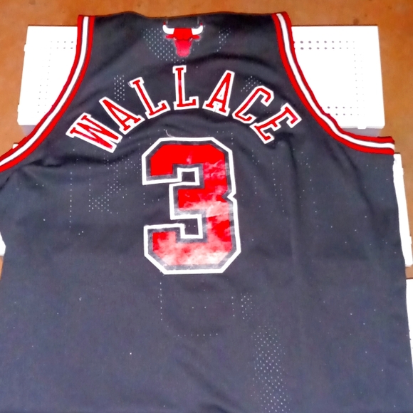 Chicago bulls Jersey - Picture 2 of 7